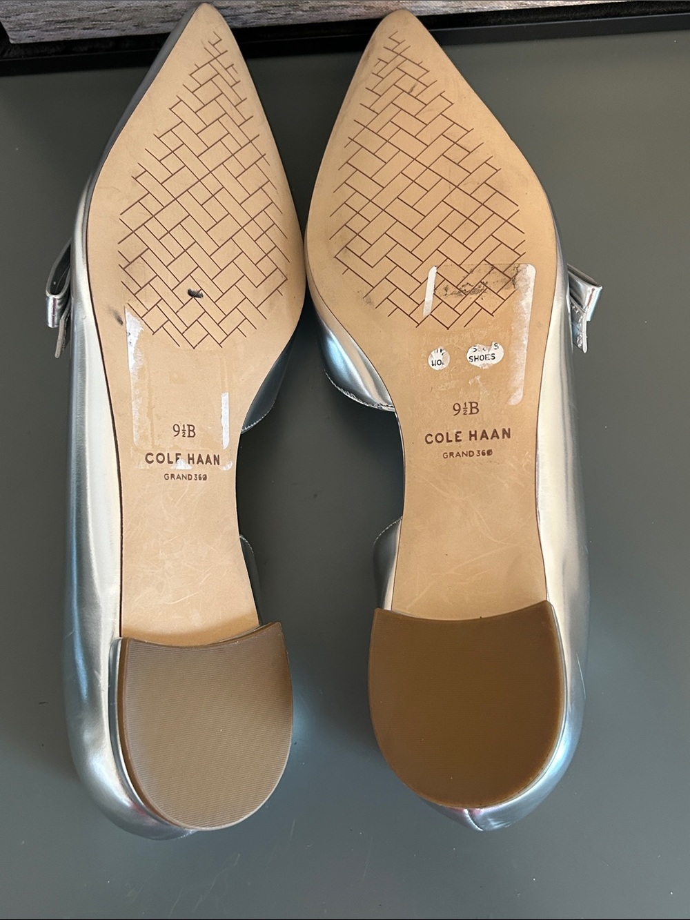 Cole Haan Metallic Silver Pointed-Toe Bow Flats. - Picture 10 of 12
